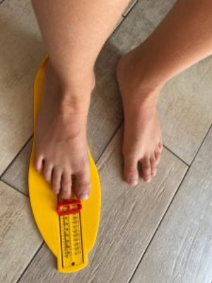 Kinderschoenen moeten 1,5 cm langer zijn dan de lengte van de voet.